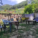 Pinwheel & Rooftop Bar Vandrerhjem Vlorë