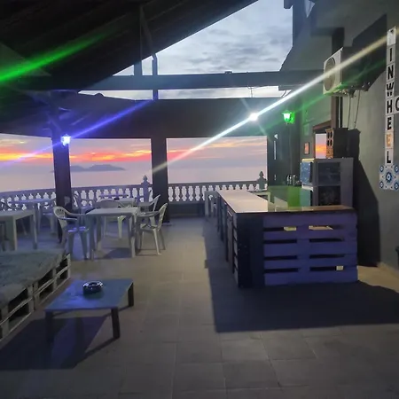 Hostel Pinwheel & Rooftop Bar