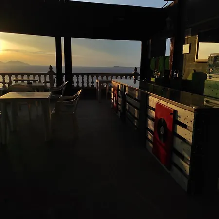 Pinwheel & Rooftop Bar Hostel Avlonya