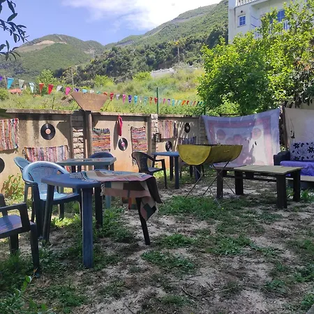 Pinwheel & Rooftop Bar بيت شباب فلورا