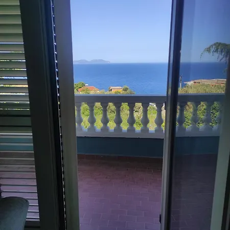 Pinwheel & Rooftop Bar Hostal