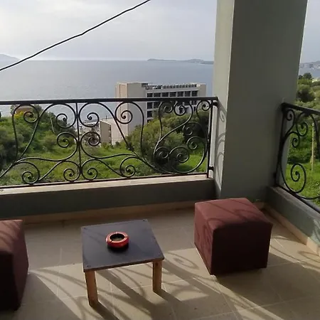 Pinwheel & Rooftop Bar Hostel *